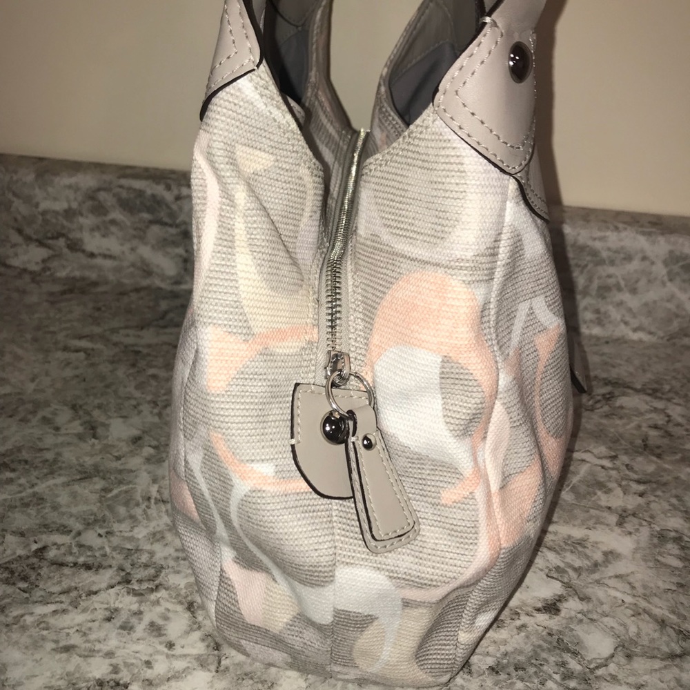 Unique Coach Purse - Picture 4 of 9